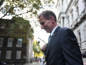 المملكة المتحدة تدرس فرض ضريبة على أرباح المساهمين لسد العجز