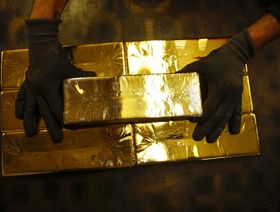 الذهب يتراجع مع ارتفاع الدولار انتظاراً لاجتماع الفيدرالي