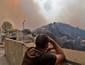أسوأ موجة حرائق في تاريخ الجزائر تقتل 65 شخصاًَ وتدمر الغابات