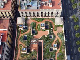 مشروع حديقة فوق أحد الأبنية الحائز على جائزة في برشلونة بإسبانيا - المصدر:  MataAlta Studio