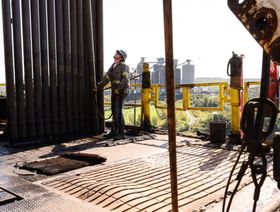 7 شركات تفوز بمزايدة للتنقيب عن النفط والغاز في مصر