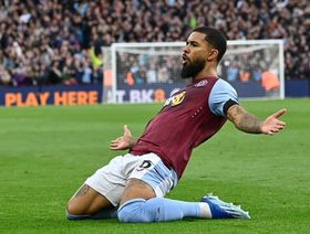 دوغلاس لويز الذي باعه "أستون فيلا" لـ"يوفنتوس" مقابل 42.3 مليون جنيه إسترلني - المصدر: بلومبرغ