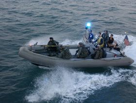 غرق سفينة الشحن البريطانية \"فاريتي\" بعد اصطدامها بناقلة حاويات