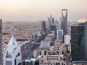 السعودية تعتزم إصدار سندات وصكوك دولارية وإعادة شراء ديون بـ15.5 مليار دولار