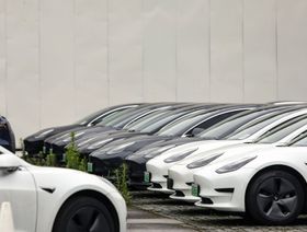 \"تسلا\" تخفض أسعارها في الصين مع تباطؤ أكبر سوق سيارات كهربائية