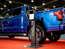 فورد تخفض خطط إنتاج شاحناتها الكهربائية F-150 مع تباطؤ الطلب
