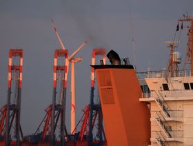 تكاليف الانبعاثات الضخمة تلاحق سفن الشحن في أوروبا