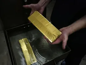 الذهب يرتد بعد خسائر حادة وسط قلق من موجة صعود مفرطة