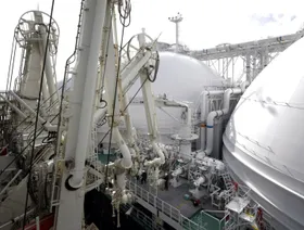 مصر تبدأ التشغيل التدريجي لسفينة التغويز الخامسة \"إنرغوس وينتر\"