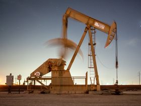 تراجع رهان صناديق التحوط على صعود النفط الأميركي