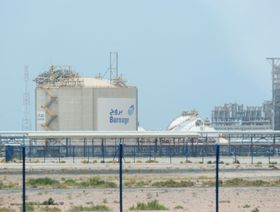 مصنع بروج للبتروكيماويات في مصفاة الرويس ومجمع البتروكيماويات الذي تديره شركة بترول أبوظبي الوطنية (أدنوك)، في الرويس، الإمارات العربية المتحدة - المصدر: بلومبرغ