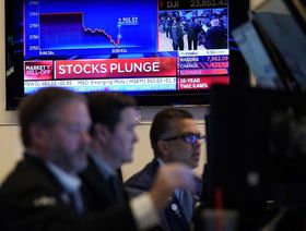 الأسهم الأميركية تنزلق مع فقدان أمل الهبوط السلس للاقتصاد