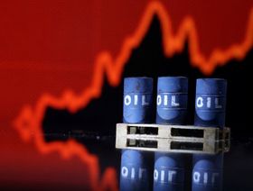 صورة تعبيرية عن حركة سعر برميل النفط في الأسواق - المصدر: بلومبرغ