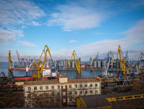 دول الاتحاد الأوروبي تدرس حظر دخول السفن الروسية إلى موانئها