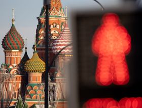 الأثرياء الروس من مالكي السيارات الفاخرة يقضون وقتاً صعباً في زمن الحرب