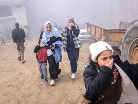 غارة جوية إسرائيلية على مدينة خانيونس جنوب قطاع غزة - المصدر: بلومبرغ