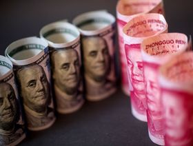 اليوان يتجاوز الدولار للمرة الأولى في مدفوعات الصين الخارجية