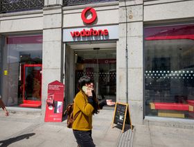 متجر "فودافون" في مدريد - المصدر: بلومبرغ