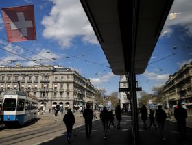 سويسرا تفرض قيوداً على \"كريدي سويس\" بعد فضيحة موزمبيق المالية