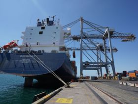 اليمن يعتزم استثمار 130 مليون دولار لإنشاء ميناء لنقل المعادن