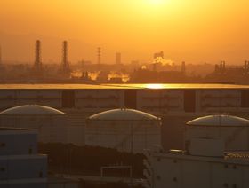 أسعار النفط تهبط وسط ترقب للرد الإسرائيلي على إيران
