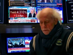 مؤشرات وول ستريت تعمق خسائرها بعد تحذيرات الفيدرالي