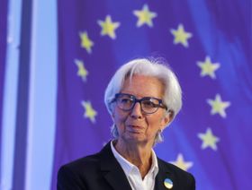 المركزي الأوروبي يسرع إنهاء التحفيز النقدي هرباً من التضخم