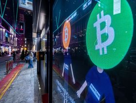 \"بتكوين\" تعكس مسارها متخليةً عن مكاسب 2024