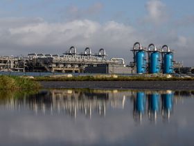  أنابيب في موقع لتخزين وتوزيع مكثفات الغاز الطبيعي في نورغ، هولندا - المصدر: بلومبرغ
