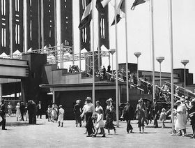 جانب من الحضور في معرض "إكسبو شيكاغو" بالولايات المتحدة الأميركية عام 1933  - المصدر: bie-paris.org