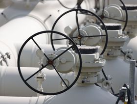 أوكيو لشبكات الغاز العُمانية تقفز 14% في أول تداول بعد الطرح