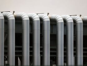 أنابيب الغاز في محطة الغاز المضغوط "رادلاند 2" التي تديرها شركة "غازكيد غازترانسبورت" ضمن خط أنابيب الغاز الأوروبي بمدينة رادلاند في ألمانيا - المصدر: بلومبرغ