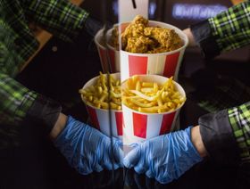 \"أمريكانا\" مشغِّلة مطاعم KFC تدرس إدراج أسهمها في الإمارات أو السعودية