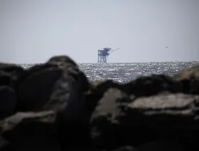 منصة بئر نفط بحرية في خليج المكسيك. - المصدر: بلومبرغ