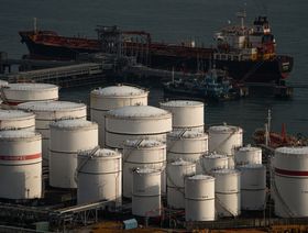 صهاريج لتخزين النفط تابعة لشركة البترول والكيماويات الصينية (سينوبك) في هونغ كونغ، الصين - المصدر: بلومبرغ