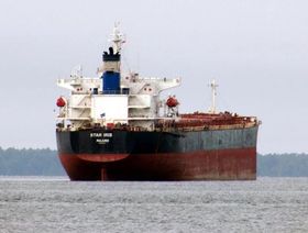 الحوثيون: قصف سفينة شحن جديدة في البحر الأحمر