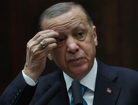 مستثمرو السندات يخفضون رهاناتهم المتشائمة على تركيا لاحتمال هزيمة أردوغان