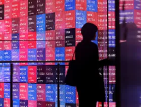 عقود الأسهم الأميركية ترتفع بدعم من نتائج الشركات وتراجع النفط