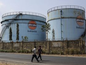 الهند تتعهد باستخدام احتياطيات النفط لتهدئة الأسعار