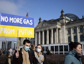 نفط وغاز روسيا يتدفقان رغم مناشدات بمقاطعتهما