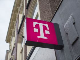 الملياردير الهندي أمباني يدرس شراء T-Mobile هولندا