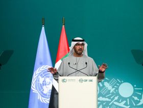 سلطان أحمد الجابر متحدثاً في قمة المناخ "كوب 28" في دبي، الإمارات العربية المتحدة - المصدر: بلومبرغ/ غيتي إيمجز