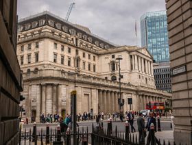 الدفاع عن الإسترليني.. خيارات محفوفة بالمخاطر أمام بنك إنجلترا