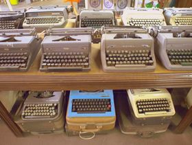 تتغير الوظائف دائما، لكن يمكن للحكومة أن تساعد في جعلها أقل رعباً - AFP