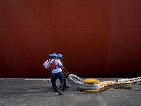 مشترو الغاز في آسيا يدفعون علاوة لعبور قناة بنما في 2024