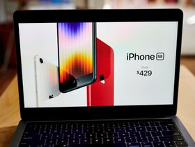 \"أبل\" تطلق أجهزة \"أيباد إير\" و\"أيفون إس إي\" الجديدة