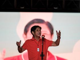 فرديناند "بونغ بونغ" ماركوس جونيور، السيناتور الفلبيني السابق والمرشح الرئاسي، خلال تجمعه الانتخابي في سان فرناندو بالفلبين في 29 أبريل 2022.  - المصدر: بلومبرغ