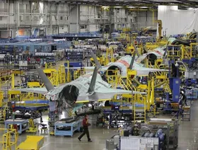 طائرة إف-35 المقاتلة في مصنع شركة "لوكهيد مارتن" في فورت وورث، ولاية تكساس الولايات المتحدة - بلومبرغ