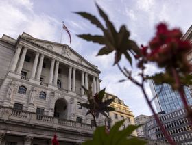 الواجهة الأمامية لبنك إنجلترا في لندن، المملكة المتحدة - المصدر: بلومبرغ