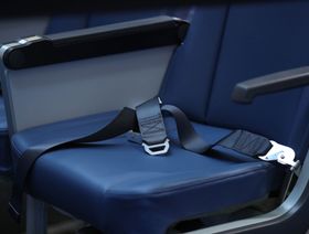 حزام أمان للمسافرين بمقعد طائرة في معرض "إيركرافت إنتريورز" بهامبورغ، ألمانيا - المصدر: بلومبرغ